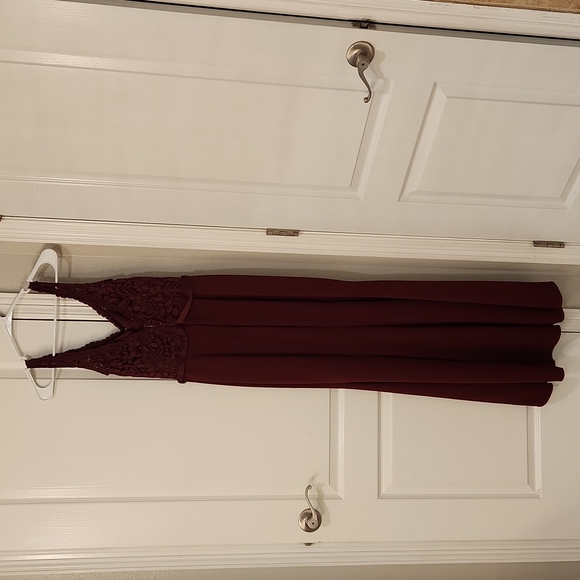 Maroon - Picture 2 of 5